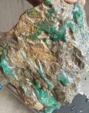 Ювелирные изделия и полуфабрикаты ?四川雅安绿原石翡翠绿冻石重4200克