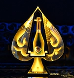 Золотое вино ослепляет базовое озеро шампанское озеро