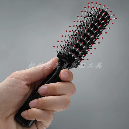Расческа мужчина раздувает укладку волос Пушистые фиксированные прически для женских вьющихся волос, расчесываемые дома с большими ребрами