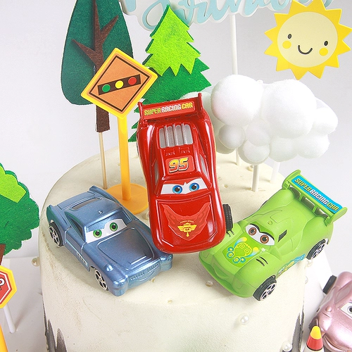 Детская сцена на день рождения