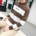 Áo len nam phong cách Hồng Kông Áo len nam sọc rộng thêu áo len sinh viên xu hướng áo len áo len phiên bản Hàn Quốc - Kéo qua