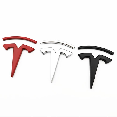 Он подходит для стандартных металлических автомобильных наклеек Tesla.