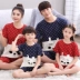 Bộ đồ ngủ mùa xuân và mùa thu mùa hè một gia đình của ba Hàn Quốc ngắn tay bông cha mẹ-con mặc để tăng trẻ em của mẹ và con dịch vụ nhà phù hợp với Cha mẹ và con