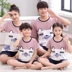 Bộ đồ ngủ mùa xuân và mùa thu mùa hè một gia đình của ba Hàn Quốc ngắn tay bông cha mẹ-con mặc để tăng trẻ em của mẹ và con dịch vụ nhà phù hợp với Cha mẹ và con