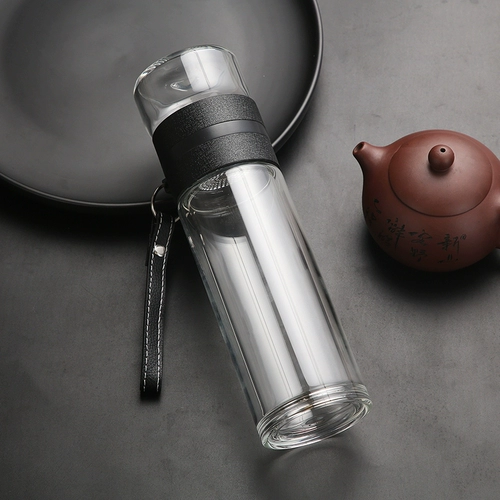 Термос, чай, вместительная и большая чайная чашка, стеклянный стакан