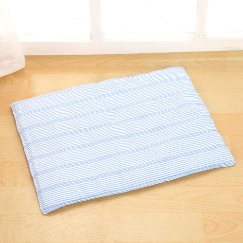 Устойчивый к постели, антипригарный, дышащий коврик пудрово-синего цвета.