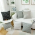 Bắc âu gối đệm hiện đại nhỏ gọn màu đen và trắng nghệ thuật sọc lưới hình học ôm gối mô hình phòng gối sofa