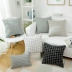 Bắc âu gối đệm hiện đại nhỏ gọn màu đen và trắng nghệ thuật sọc lưới hình học ôm gối mô hình phòng gối sofa