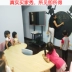 Trẻ em giáo dục sớm bàn ghế nâng trò chơi mẫu giáo rắn gỗ đào tạo lớp học học vẽ bàn nhỏ cong bàn mặt trăng - Phòng trẻ em / Bàn ghế