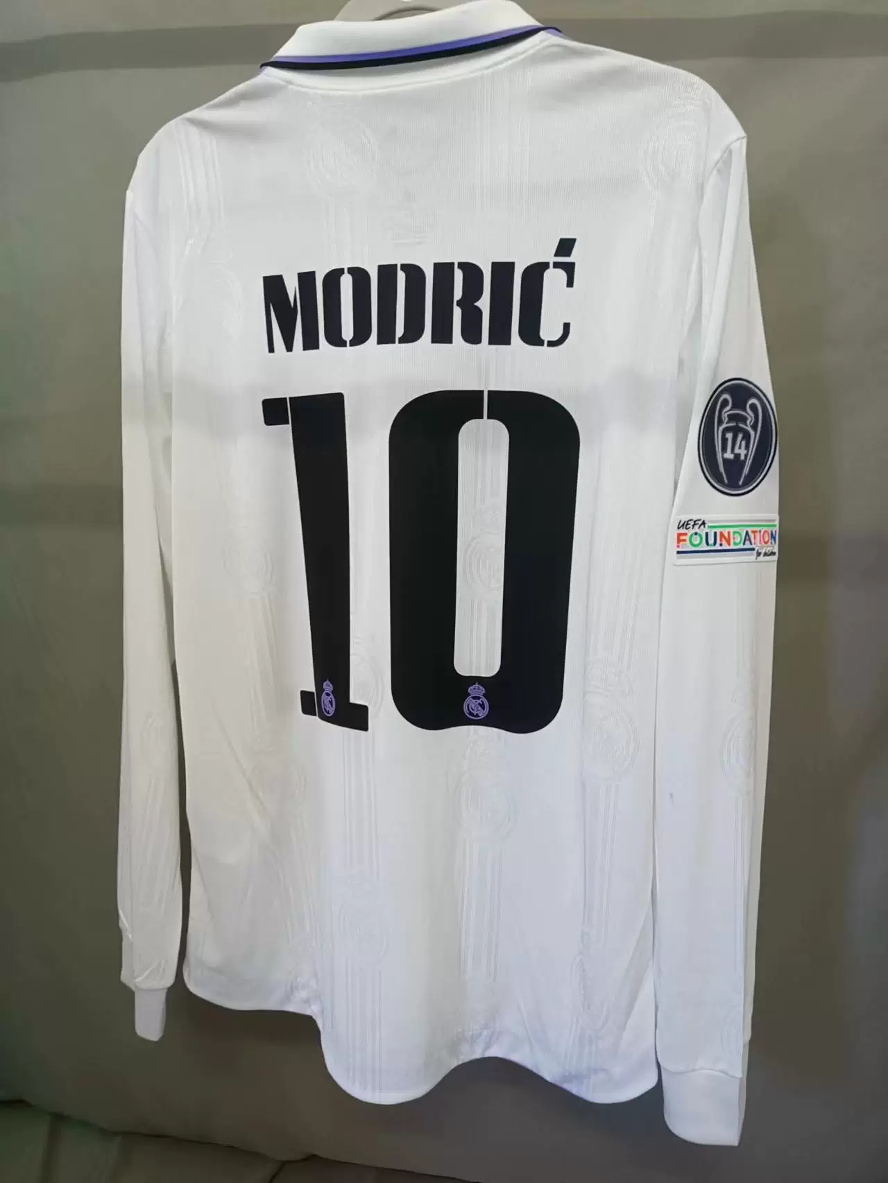 Футболка домашняя длинным рукавом Real Madrid версии игрока Модрич Бензер Мичларо Корос Вини джерси