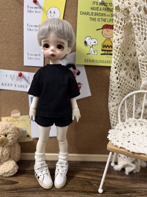 taobao agent Six points bjd baby clothes pure color T -shirt white black short -sleeved oversize loose version effect meow meow study