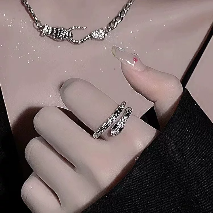 Small design ring, fashionable accessory, light luxury style, high-quality style, for beloved, simple and elegant design, on index finger