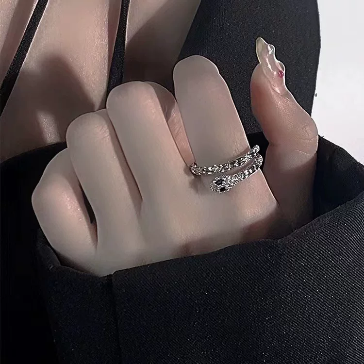 Small design ring, fashionable accessory, light luxury style, high-quality style, for beloved, simple and elegant design, on index finger
