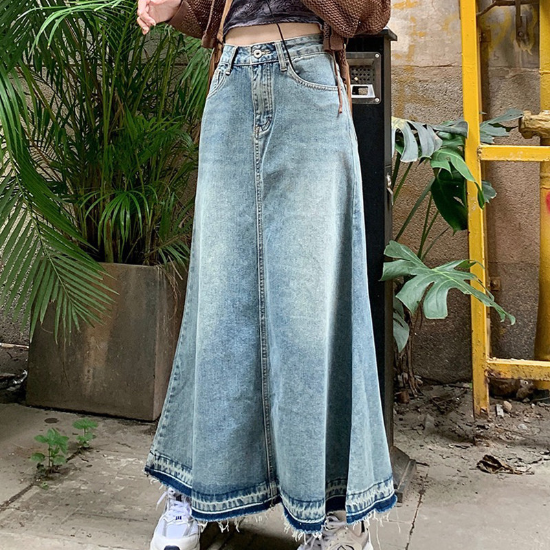 a new 2022 early autumn loose, slimming and elegant mid-length high-waisted A-line denim skirt for women