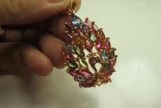 Украшения на шею 极品古玩收藏 清代老古董首饰镶嵌各色宝石孔雀开屏老吊坠项链坠