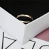 Phiên bản Nhật Bản và Hàn Quốc đơn giản bằng thép mạ vàng hồng đôi mẫu vàng đôi nam nữ nhẫn ngón tay đeo nhẫn đuôi phụ kiện phổ biến nhẫn nam vàng 18k Nhẫn