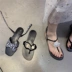 Châu Âu và Hoa Kỳ đường phố bắn kim loại punk phong cách pin-toe dây đeo La Mã từ khóa dép dép phẳng giày dép nữ giày - Sandal dép hermes nữ chính hãng Sandal