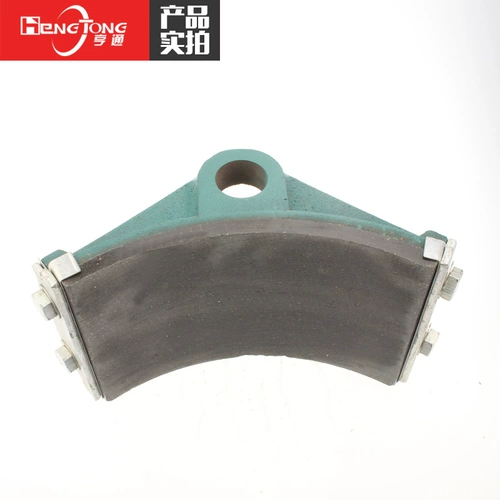 Аксессуары для машины башни удерживают блок тормозной плитки.