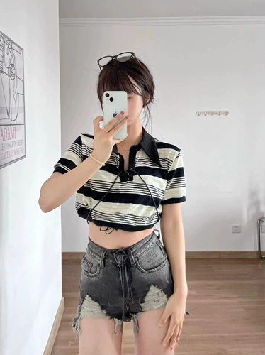 Короткая летняя ретро приталенная футболка, воротник поло, короткий рукав