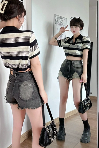 Короткая летняя ретро приталенная футболка, воротник поло, короткий рукав