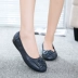 Giày mẹ trung niên mùa xuân và mùa thu phẳng với giày đế mềm của phụ nữ giày thể thao nữ chính hãng Giày cắt thấp