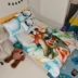 Đi chăn bông của trẻ em ba bộ một gia đình bốn sinh viên cho giường ngủ mẫu Khăn hươu cao cổ - Bộ đồ giường trẻ em 	chăn ga quây cũi cho bé	 Bộ đồ giường trẻ em