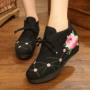 Giày đế bệt cộng với nhung thêu cao gót cũ Bắc Kinh tròn đầu thấp giúp buộc giày đế dày đế dày giày vuông mùa đông giày louboutin