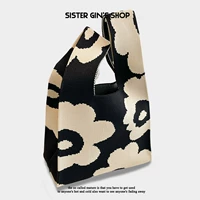 Бежевый цветок