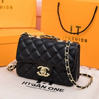 Черная подарочная коробка золота с маленьким светом