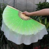 Двойной поклонник танца двойной двухпонентный.