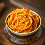 Острый enoki mushroom Случайные мгновенные пряные вегетарианские закуски за едой под блюдами и овощами