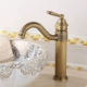 Chậu rửa chậu phong cách Châu Âu retro cổ toàn bộ vòi nước nóng lạnh phòng tắm bằng đồng cao cấp lỗ đơn phía trên vòi chậu rửa mặt vòi rửa chén nóng lạnh âm tường