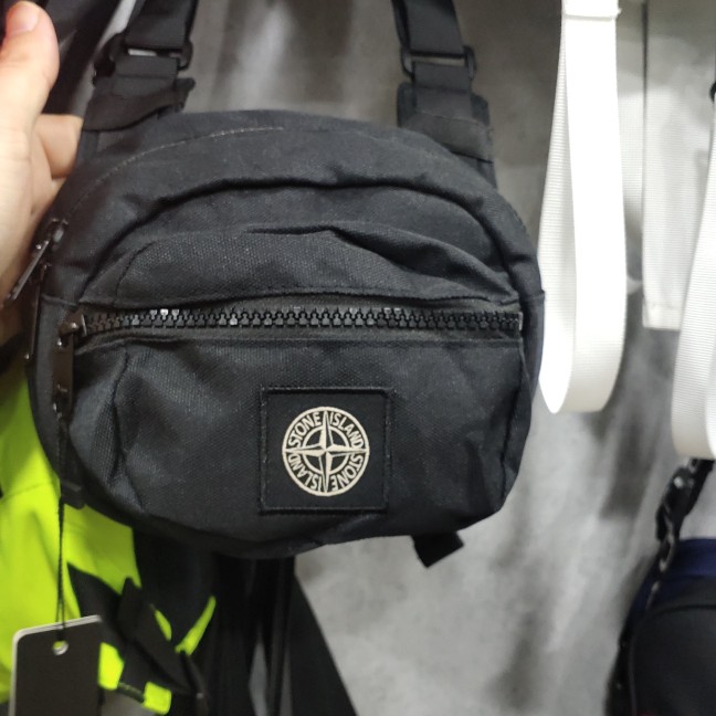 Black19SS90771WAISTBAGSTONEY Stone Island Pocket Chest pack men and women bulletproof package leisure time Chaopai New products