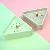 Noomi Triangle часы Nome Simple Desktop Clog