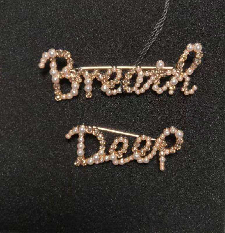 伟德bv1946官网-相差20岁的外交夫妻：夫妇驻外秘事