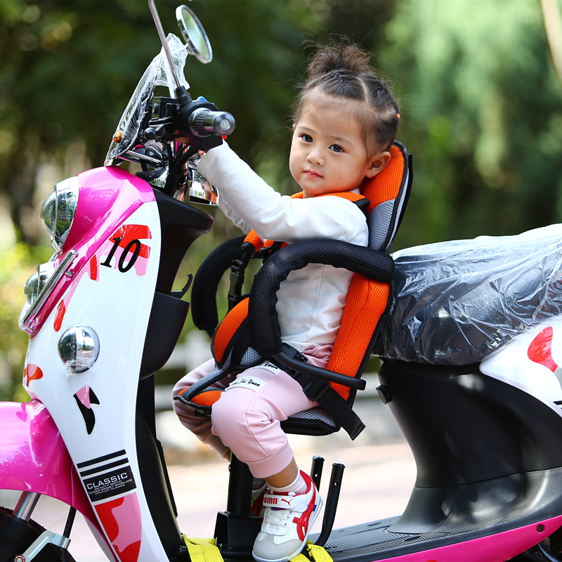 Скутер детей лет. Детское мотоциклетное кресло. Детские кресла для мотобайка. Детское кресло на мотобайк. Мотоцикл с детским креслом.