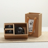 Подарочная коробка оснащена горшком с 2 чашками черного