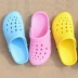 Lỗ giày nam mùa hè phẳng với các cặp vợ chồng đáy dày thoáng khí non-slip dép đi trong nhà giày giày Bao Đầu giày bãi biển dép nam giới và phụ nữ Sandal