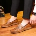 Giày da mùa hè đôi giày nam màu trắng đục lỗ giày trung niên thoáng khí chống trượt nhẹ đi giày thông thường - Sandal