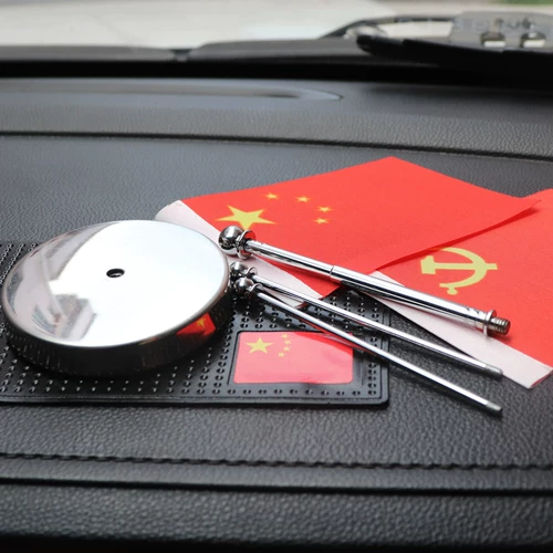 На машине на машине, небольшом национальном флаге Сяхонг Баннер, пятизвездочные декоративные принадлежности для автомобиля, стой