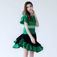 Зеленая черная футболка, юбка, короткий рукав