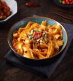 Ван -чай островной нож с лапшой, смешанная лапша быстрого быстрого питания, лапша с фирменным соусом не является прямой 180 г*30 Гуандунга Бесплатная доставка