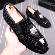 Châu Âu ga 2019 giày nam mới đậu giày nhọn rhinestone giày Anh thấp để giúp nam giày mùa thu giày nam