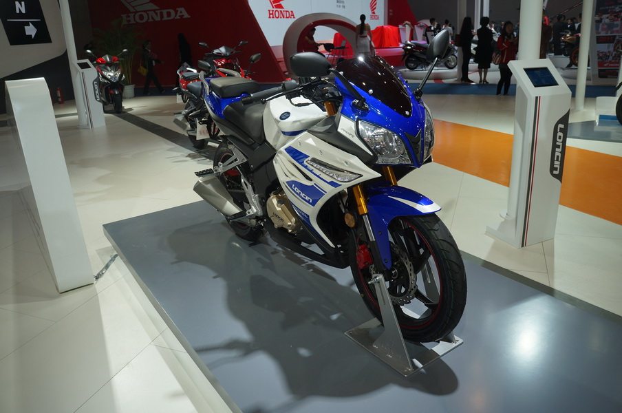 隆鑫gp200街头霸王6档带平衡轴t发动机个性跑车摩托车