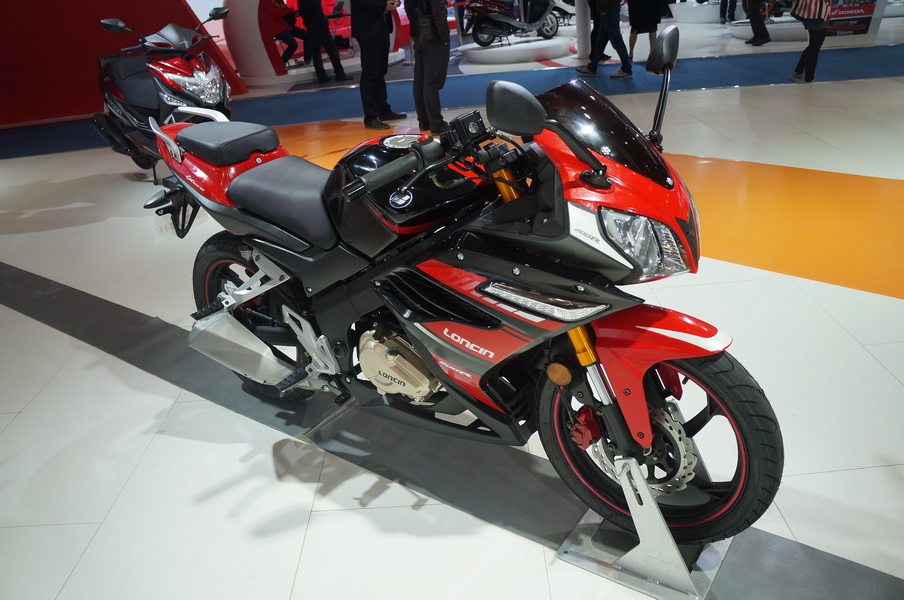 隆鑫gp200街头霸王6档带平衡轴t发动机个性跑车摩托车