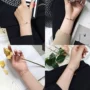 Hàn quốc phiên bản của đơn giản ins gió sinh viên pha lê bracelet tính khí chic cá tính gió lạnh Sen Sở của bạn gái tay trang sức nữ vòng tay nữ vàng 18k