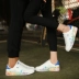 Mùa xuân mới nam giới và phụ nữ vài đôi giày Hàn Quốc phiên bản của thủy triều trẻ sinh viên thể thao và giải trí của nam giới giày trắng thấp để giúp giày