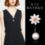 Nhật bản và Hàn Quốc cao cấp pha lê cổ áo pin áo ngọc trai cổ áo hoa đơn giản cardigan pin chống ánh sáng trâm khăn choàng khóa phụ kiện ghim băng cài áo
