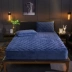 Giường nhung pha lê ấm áp dày velvet nhung đơn mùa đông Vỏ bọc bảo vệ Simmons 1,8 m phủ bụi phủ giường - Trang bị Covers