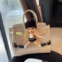 Белая (черная шляпа белая колготка)